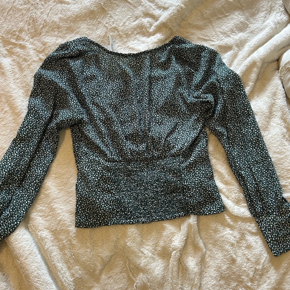 New abercrombie long sleeve - Picture 3 of 4